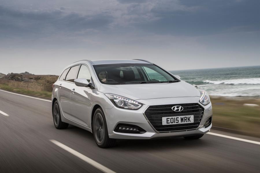  Hyundai i40 Wagon 2015 года  (UK) (фото 4 из 28)